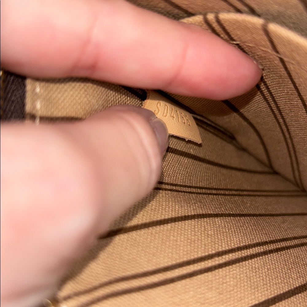 Louis Vuitton pouch - Picture 8 of 12